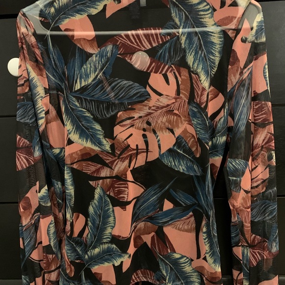 Daytrip  Floral Ruched Top - Picture 3 of 3